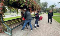 Parkta alkol alıp sızan şahıs hastanelik oldu