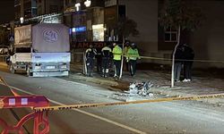 Polisten kaçan motosiklet, park halindeki kamyonete çarptı: 1 ölü 1 yaralı