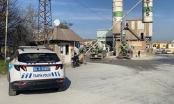 Sancaktepe’de beton mikserinin altında kalan işçi yaralandı