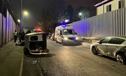 Sarıyer’de otomobil bir araca çarpıp, motosikletin üzerine devrildi: 2 yaralı