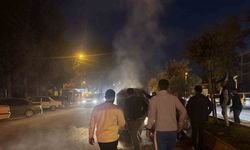 Seyir halindeki otomobil alev aldı