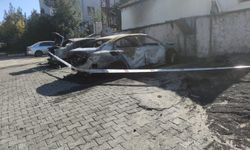 Şırnak’ta park halindeki iki araç alev aldı