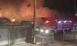 Sivas’ta ahır yangını geceyi aydınlattı