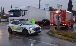 Tırın altında kalan otomobildeki karı koca hayatını kaybetti