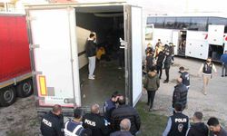 Tırın  dorsesinde 28 kaçak göçmen bulundu