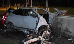 Tuzla’da otomobil gişelere saplandı: Sürücü hayatını kaybetti
