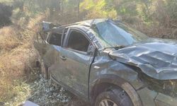 Uçuruma devrilen otomobilin kadın sürücüsü halat yardımıyla kurtarıldı