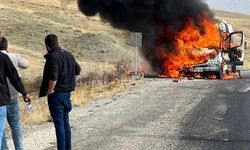 Van’da alev alan minibüs kullanılamaz hale geldi