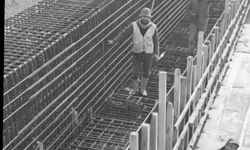 Viyadük inşaatının çökmesi sonucu hayatını kaybedenler olayın hemen öncesinde birlikte poz vermiş