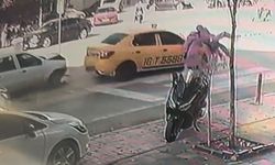 Bursa'da yaya geçidinde anne ve bebeğe otomobil böyle çarptı