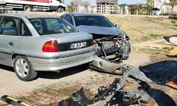 Yayaya çarpmamak için manevra yaptı, park halindeki araçlara çarptı: 2 yaralı