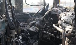 Yolcu otobüsü alevlere teslim oldu: Araç demir yığınına döndü