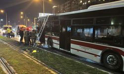 Seyir halindeki belediye otobüsü yandı