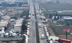 Kapıkule'de çift yönlü tır kuyruğu!