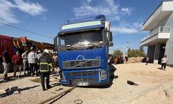 Tır lastiğini değiştirirken aracın altında kaldı, yaşamını yitirdi