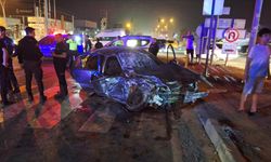 Minibüs ile otomobil çarpışmasında çok sayıda yaralı var