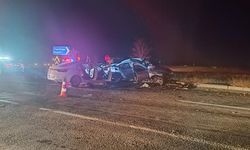 İki otomobil çarpışmasında çok sayıda can kaybı