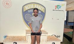 Osmangazili raket şampiyonluk kürsüsüne oturdu