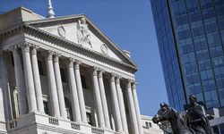 İngiltere Merkez Bankası politika faizini sabit bıraktı