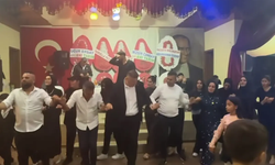 Şehitlerimizin yas günü… Başkan halayda