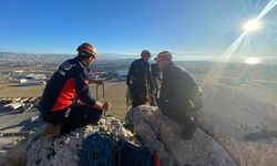 Kayalıklarda mahsur kalan kişiyi AFAD ekipleri kurtardı