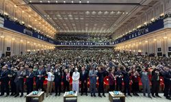 Bursa'da Anahtar Parti 1'nci yaşında 30 bin kişiyle salona sığmadı