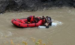 Pikap Zap Suyu'na düştü: 2 ölü, 2 yaralı