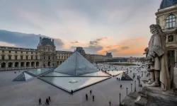 Louvre Müzesi'ne bu sefer de su sızıntısı skandalı