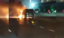 E5'te hafif ticari araç alev alev yandı