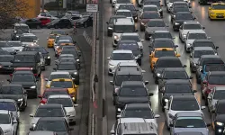 Başkentte hafta sonu AVM yoğunluğu trafiği kilitledi