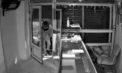 Motosiklet kaskı takan hırsız, kuyumcu dükkanından 5,5 kilo altın çaldı