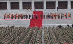 Kim Rusya'da savaşan askerlerini övdü?