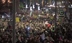 Komşu karıştı: Eylemciler başkenti yakıp yıktı