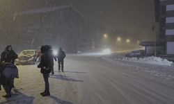 Uludağ'da ekipler yolların kapanmaması için aralıksız çalışıyor