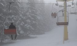 Kar yağışının olmadığı Uludağ'da sis görüş mesafesini 5 metreye kadar düşürdü