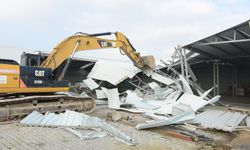 Nilüfer’de 2 kaçak yapı yıkıldı