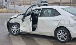 Aksaray’da tır ile otomobil çarpıştı: 4’ü hakem 5 yaralı