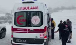 Ambulansla karda mahsur kalan hastayı belediye ekipleri kurtardı