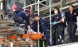 Antalya’da inşaat iskelesinden düşen işçi ağır yaralandı
