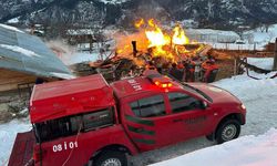 Ardanuç’ta ahır yangını