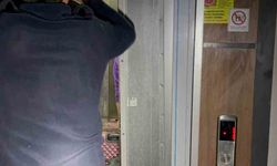 Asansörde mahsur kalan vatandaşları itfaiye kurtardı