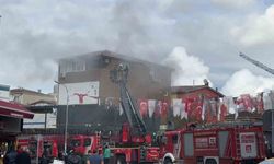 Ataşehir’de korkutan yangın: Mahsur kalan iki kişi kurtarıldı