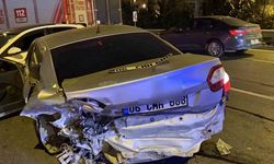 Avcılar’da trafik kazasında 2 kişi yaralandı, sürücü olay yerinden kaçtı