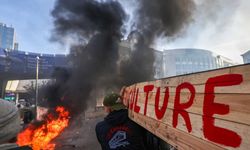 Avrupalı çiftçiler, Brüksel’de sokakları traktörlerle kapattı