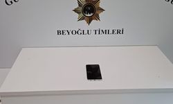 Beyoğlu’nda bankta uyuyan kişinin telefonun çalındığı anlar görüntülendi