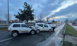 Bolu’da 4 araç zincirleme kazaya karıştı, trafik kilitlendi