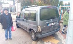 Bursa'da otomobil hafif ticari araca çarptı: 2 yaralı