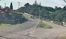 Çanakkale’de iki araç çarpıştı: Kaza anı kamerada