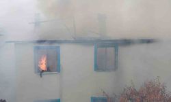 Çorum’da alev alev yanan ev kullanılmaz hale geldi