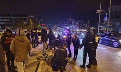 Direksiyon kontrolüne kaybeden motosiklet sürücüsü yön tabelasına çarptı; 2 yaralı